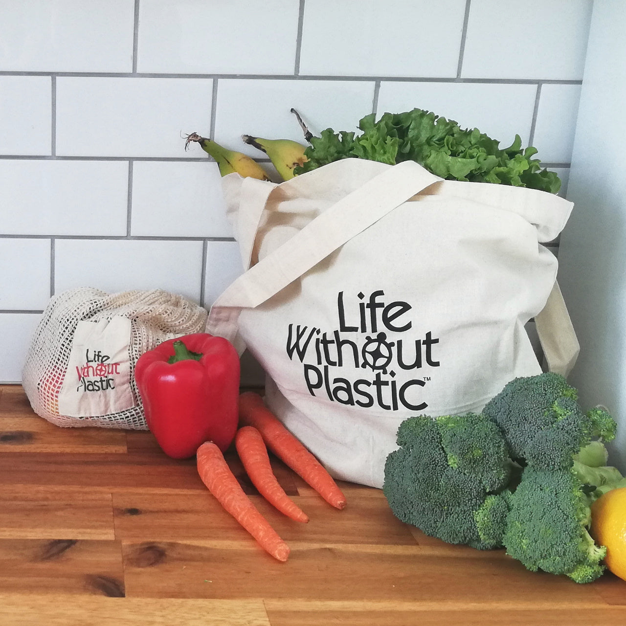 Organic Cotton Flat-Bottom Compact Shopping Bag - Wood Button Closure